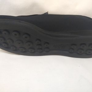 Casual walking shoes